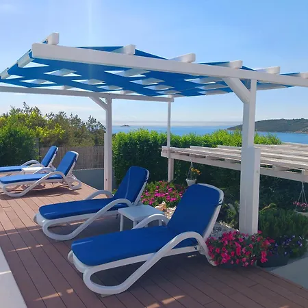 Luxury Sentada Villa Vinisce