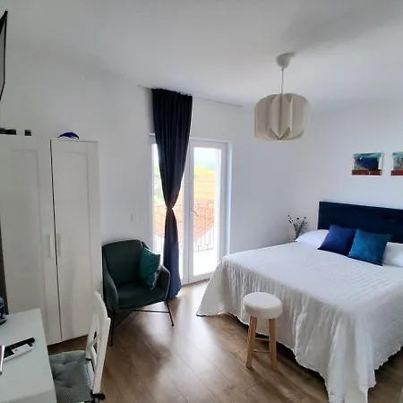 Luxury Sentada Willa