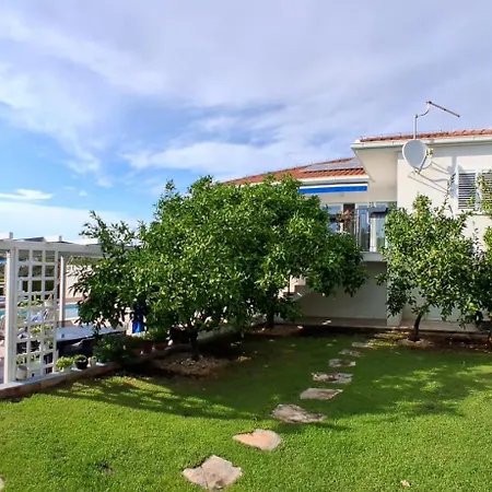 فيلة Luxury Sentada *